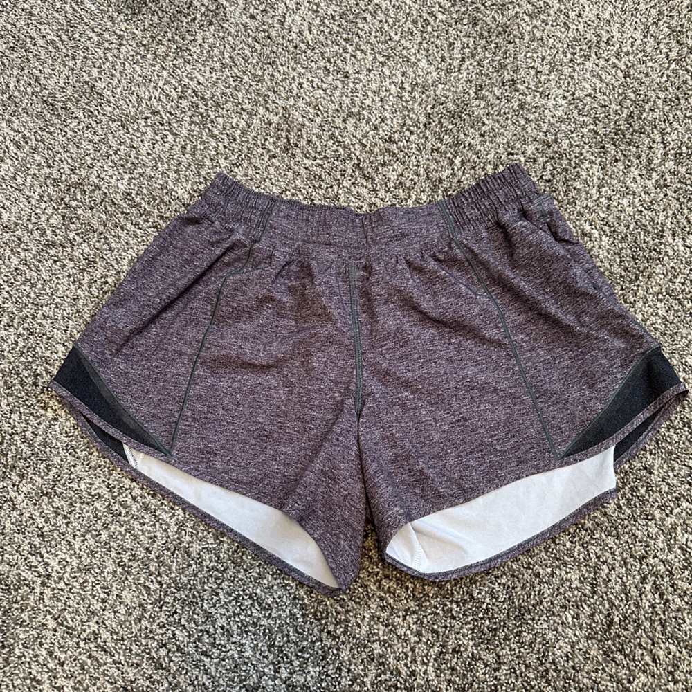 Lululemon Hotty Hot II Running Shorts 4” • Size 8